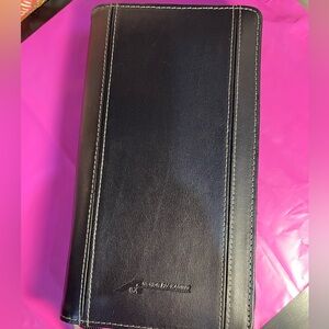 Metropolitan Black Leather Portfolio/passport wallet